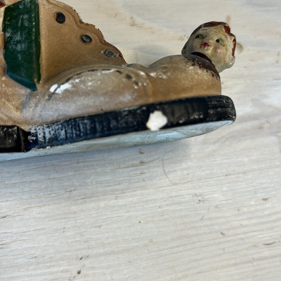 Vintage 1950-60's Little old women who lived in a shoe
Oil lamp Hand painted - Picture 4 of 6